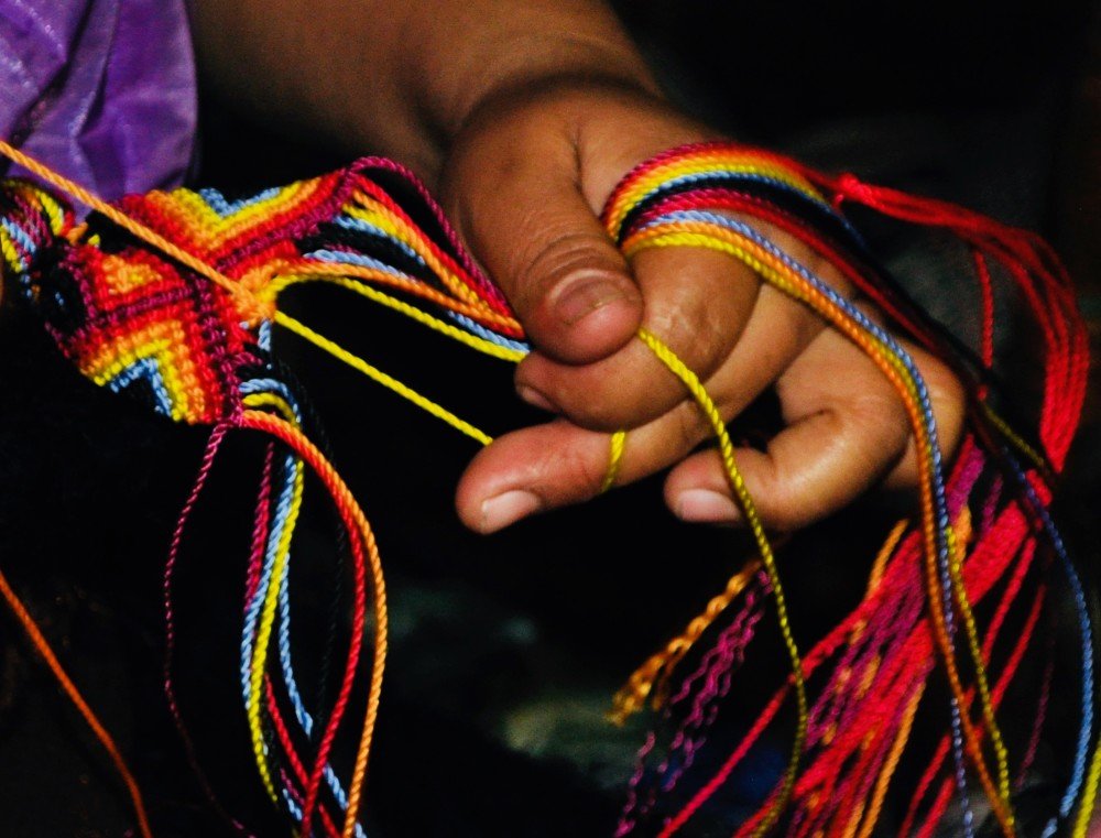 WEAVING OF THE COLLAR